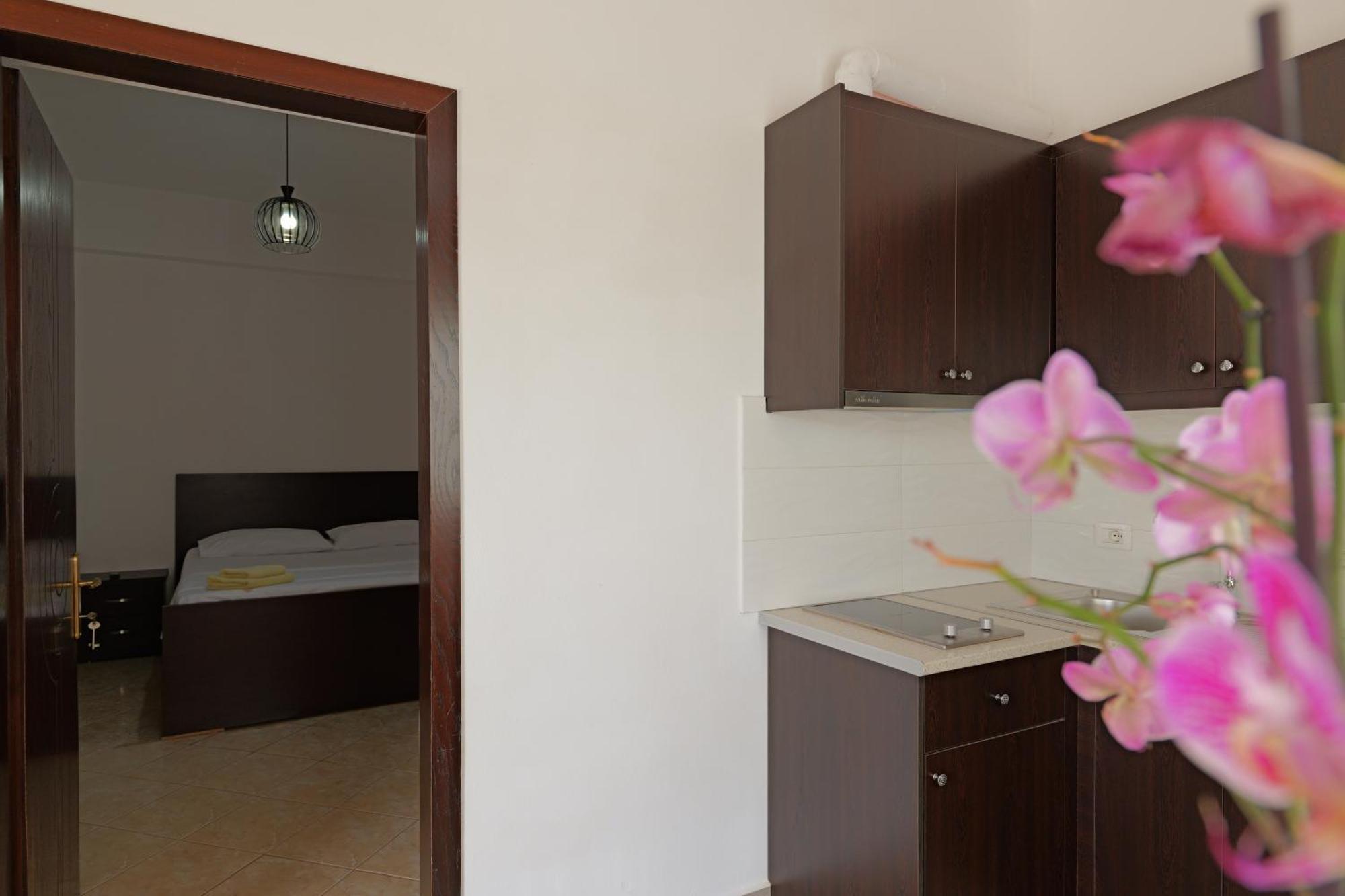 Brahimi Guest House Ksamil Exterior photo