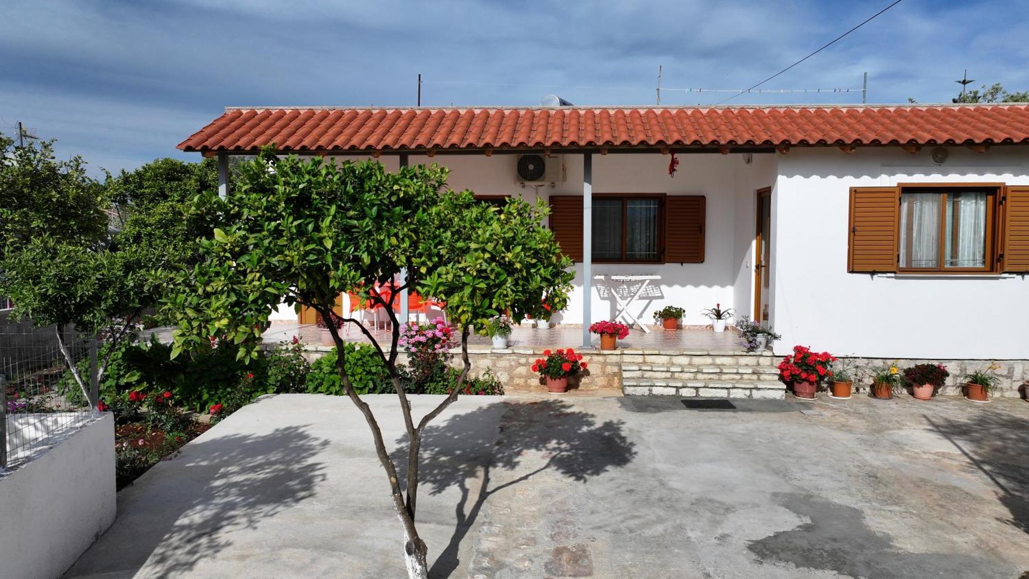 Brahimi Guest House Ksamil Exterior photo
