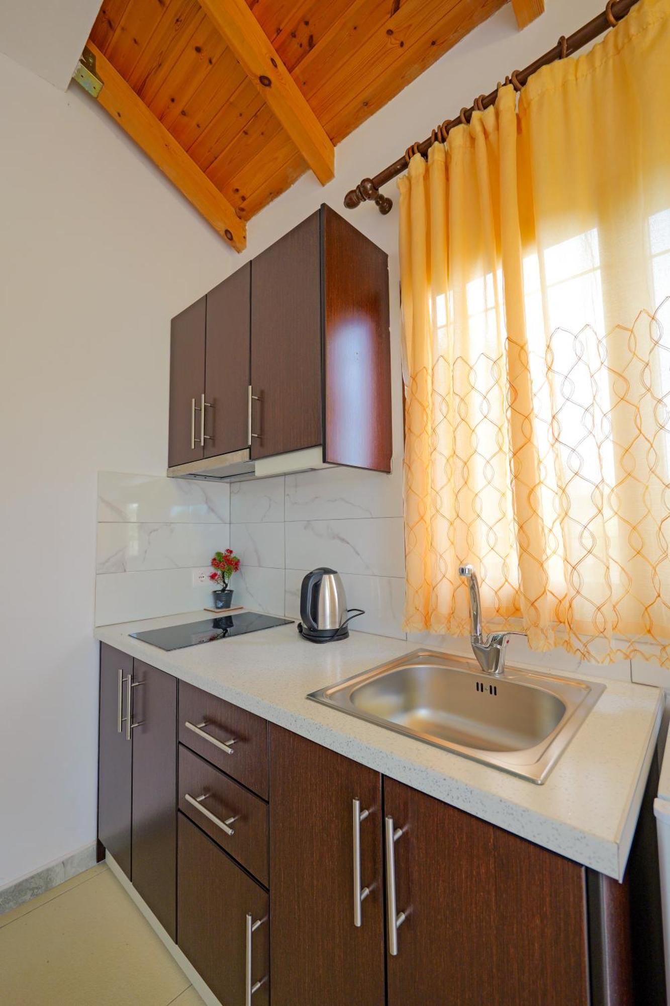 Brahimi Guest House Ksamil Exterior photo